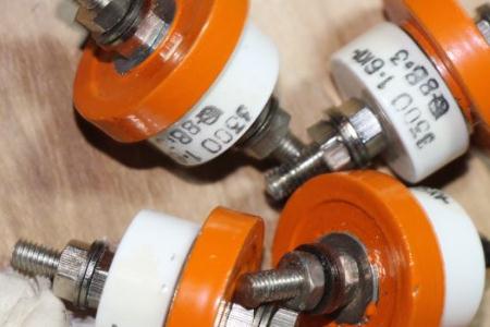 真空開關(guān)管的氣密絕緣系統(tǒng)、屏蔽系統(tǒng)以及導(dǎo)電系統(tǒng)