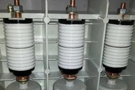 真空開關(guān)管產(chǎn)生操作過(guò)電壓的原因是什么？
