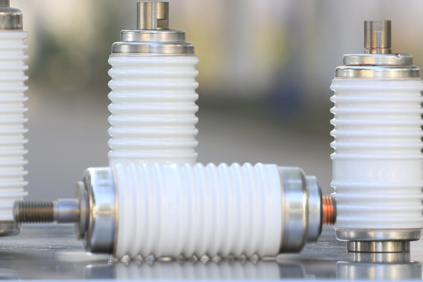 怎樣解決真空滅弧室的漏氣問題？