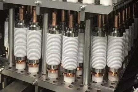 真空開關(guān)管產(chǎn)生操作過電壓的原因是什么？